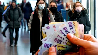 Ce face un bucureștean în plină criză de coronavirus. Zeci de bătrâni i-au dat bani pentru asta