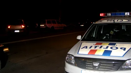 Scene șocante în centrul Bucureștiului! Un polițist trântește la pământ și lovește cu piciorul un bărbat care ieșise să bea