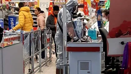 S-a dus la cumpărături ca la Cernobîl: gestul extrem al unui român, la hypermarket