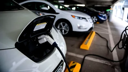 Surpriză totală pentru șoferii cu mașini pe benzină sau motorină. Ce se întâmplă acum la pompă