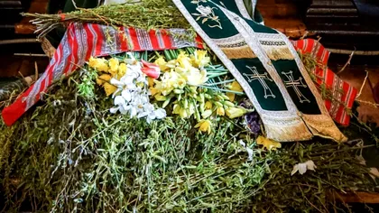 De ce se pune, de fapt, salcie la straja casei de Florii. De unde vine acest obicei?