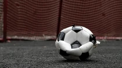 Fotbalist gonit din orașul natal. Polițiștii l-au amenințat să plece, iar vecinii nu l-au lăsat să intre în casă