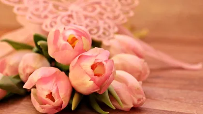 Mesaje, felicitări virtuale pe Messenger și Whatsapp de Florii. SMS-uri pentru toți cei care poartă nume de flori