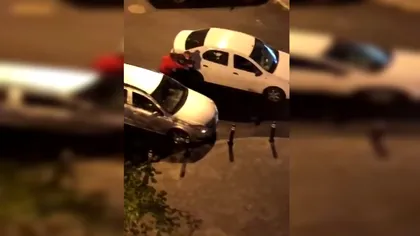 Imagini violente pe străzile Capitalei. Polițiști filmați în timp ce agresau doi cetățeni VIDEO