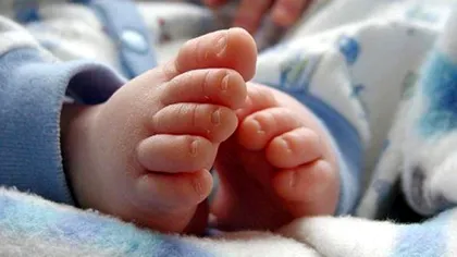 Tragedie în județul Gorj. Un bebeluș de 5 luni a murit înecat cu lapte. Cine sunt părinții