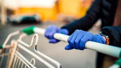 Cât de periculoase sunt mănușile de cauciuc la cumpărături. Detaliul de care nimeni nu ține cont