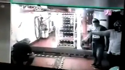 Momentul în care marinari români, aflați pe un vas italian, sunt atacați de pirați înarmați în Golful Mexic VIDEO