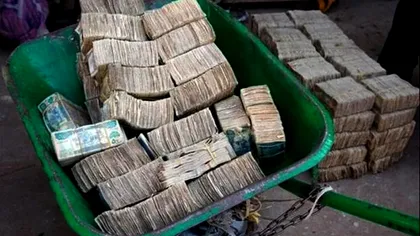 Primarul care tipărește bani pentru localnici. Au valoare și pot fi folosiți