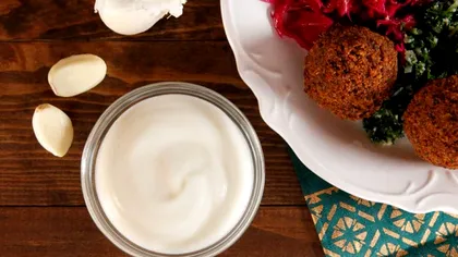 Cum faci cel mai bun mujdei de usturoi. Ingredientul secret care face minuni