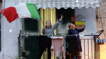 Minune în Italia. Imagini emoționante cu ce au făcut doi tineri care fuseseră despărțiți de pandemie