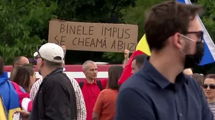 A început protestul în București. De ce au ieșit oamenii în stradă. Video