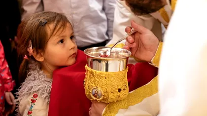 Împărtășania credincioșilor, amânată oficial. Explicația oferită de Patriarhul Daniel