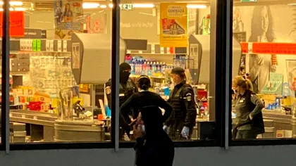 Bătaie cu săbii și cuțite într-un magazin Lidl din Baia Mare. Clienții și angajații și-au văzut moartea cu ochii