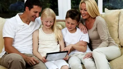 În ce condiții își pot lua părinții zile libere, după 15 mai, pentru a sta acasă cu copiii. Anunț de la Guvern