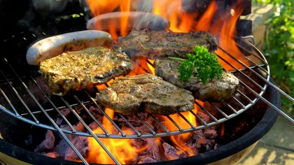 Trucuri pentru un grătar perfect. Cea mai bună rețetă pentru a marina carnea și a nu arde grătarul