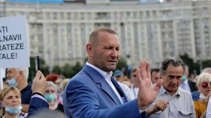 Viorel Cataramă a adus oameni în Piața Victoriei pentru a protesta față de măsurile de restricție. Ce au făcut toți după eveniment