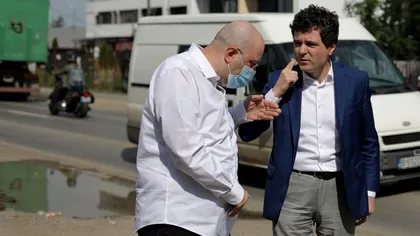 Cine i-a lăsat unul lângă altul? Conferință cu îmbrânceli în Prelungirea Ghencea. Aurelian Bădulescu și Nicușor Dan, apariție fără precedent