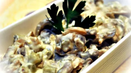 Rețetă specială: salată de piept de pui cu ciuperci. Care este ingredientul secret