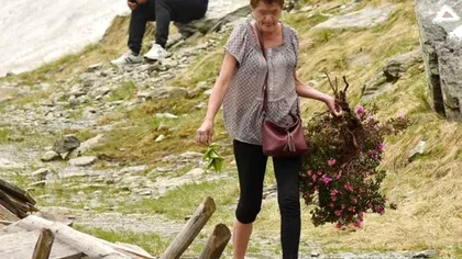Ca la noi, la nimeni. Turistă, surprinsă în timp ce fura o specie de plante protejată în România: 