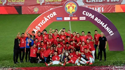 Bucurie fără margini pentru FCSB după câștigarea Cupei României. Au uitat de regulile de distanțare