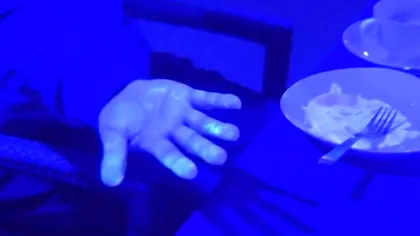 Medicii avertizează. Experiment șocant: cât de repede poți contacta noul coronavirus într-un restaurant cu autoservire. Video