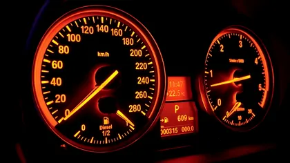 Cum îți dai seama dacă a fost modificat kilometrajul unei mașini. Trucurile samsarilor