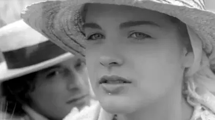 Manuela Hărăbor, bătută de un actor: ”Mi-a dat două palme, de mi-a zburat basmaua din cap”