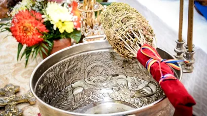 Ce trebuie să pregătești pentru sfințirea casei. Câți bani se dau preotului și dascălului