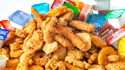 Femeia care mănâncă doar chicken nuggets. În ce pericol major se află acum