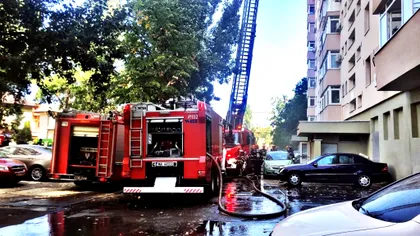 Incendiu major într-un bloc de locuințe din Capitală. Ce se întâmplă cu locatarii