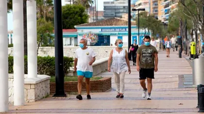 Este oficial! La ce distanță ne putem infecta cu COVID-19 pe stradă. Alexandru Rafila: 