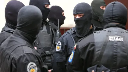 Interlopii sunt luați pe sus. Sute de percheziții și zeci de arme găsite în clanuri