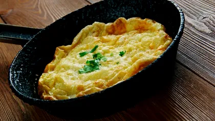 Cum faci cea mai pufoasă omletă. Rețeta minune pe care trebuie să o știe toate gospodinele