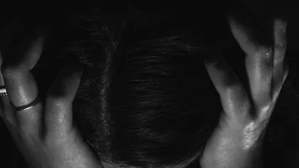 O femeie a fost violată de peste 100 de ori de soțul ei. Ce s-a întâmplat este cutremurător: „S-a uitat la mine”