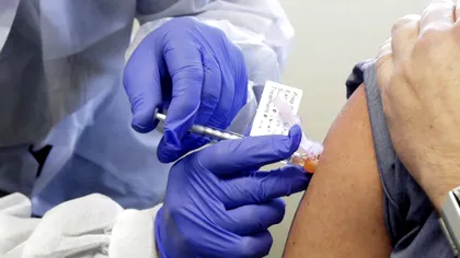 Ce efecte secundare are vaccinul anti-COVID testat de americani. Câți bani primesc voluntarii