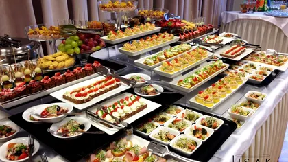 Schimbările care vizează milioane de români. Ce se întâmplă cu TVA-ul la hoteluri și restaurante