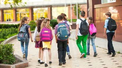 Vacanțe în anul școlar 2020-2021. Când poți pleca cu copiii în concediu