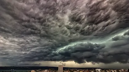 Alertă meteo ANM. Vin furtunile: cod portocaliu în mai multe județe din România