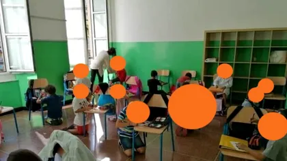 Elevi, puși să scrie la școală în genunchi, din lipsă de bănci! Imaginile sunt virale în toată lumea deja