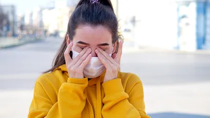 Stare de alertă într-un liceu de top din București. Elevi, uitați în clasă cu lampa UV pentru dezinfecție aprinsă. Ce simptome au