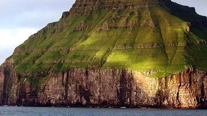 Insula care este mereu acoperită de un nor. Cum este posibil și de ce se întâmplă așa, de fapt