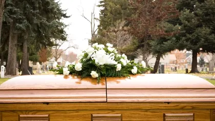 'Sicriul viu', noul mod de a îngropa morții. Ce se întâmplă după ce ajunge în pământ