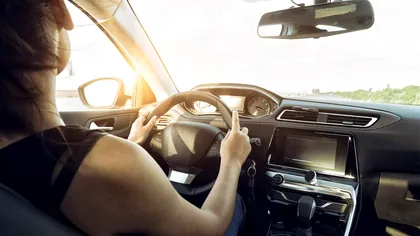 Unde se pun semnele de incepator la masina si alte 5 lucruri pe care un proaspăt șofer trebuie să le știe