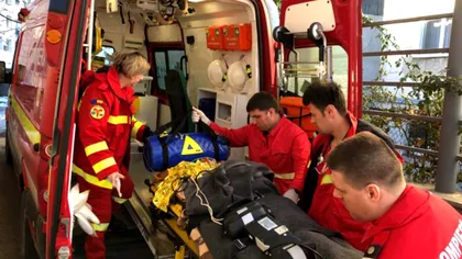 A ars ca o torță. Un adolescent de 15 ani s-a stropit cu benzină și și-a dat foc în fața tatălui său