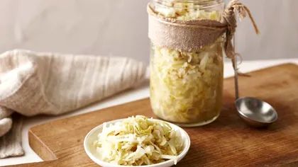 Cum pui corect varză murată. Ingredientul secret folosit de gospodinele de la țară