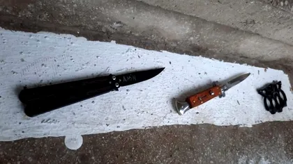 Autoritățile din Argeș sunt în alertă. Elevă de 16 ani, prinsă cu două cuțite și un pumnal în curtea unui liceu. Ce plan diabolic pusese la cale