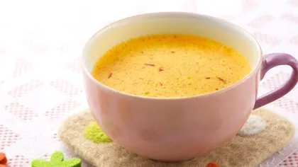 Ce se întâmplă în corpul tău dacă bei lapte cald cu turmeric. Își face efectul în 30 de minute