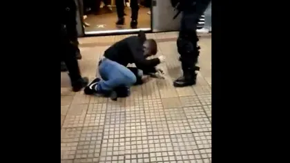 Scene halucinante la metrou. Suporterii Stelei, luați la bătaie de jandarmi. VIDEO