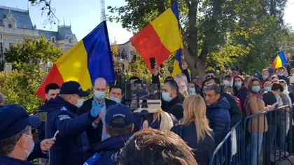 Video. Scene violente la moaștele Sfintei Parascheva. Credincioșii au dat buzna, iar jandarmii au intervenit de urgență