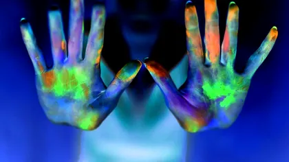 Studiu de ultimă oră: cât supraviețuiește, de fapt, pe suprafețe virusul și care sunt cele mai periculoase obiecte. Din păcate, le folosim zilnic